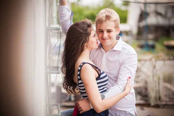 Man kissing woman — Stock Photo, Image