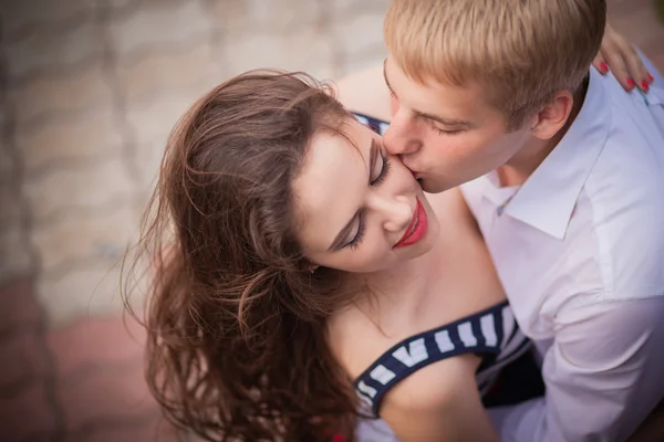 Pocałunek w policzek — Zdjęcie stockowe