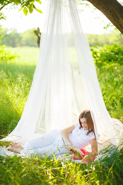 Pregnant book, care — Stock Photo, Image