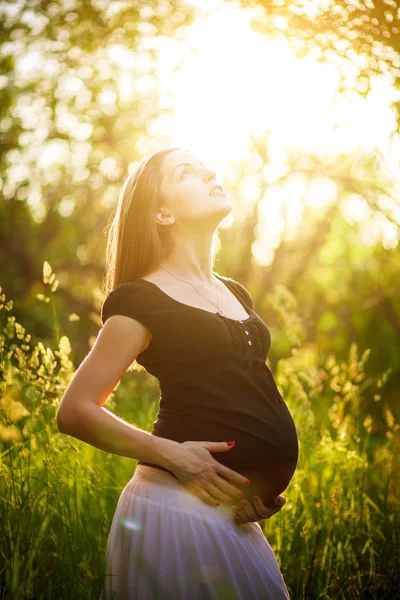 Pregnant looking up — Stock Photo, Image