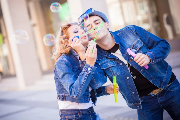 Jeans, såpbubblor — Stockfoto