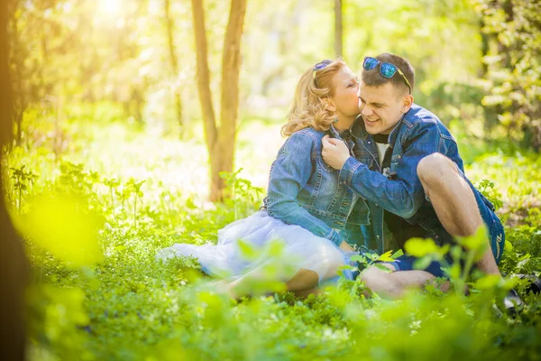 Uomo donna blue jeans — Foto Stock