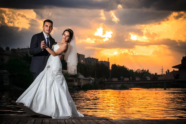 Bruiloft dans, zonsondergang, strand — Stockfoto