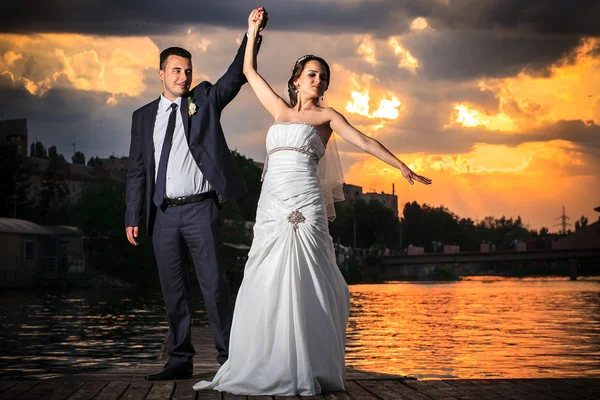 Wedding dance, sunset, beach — Stock Photo, Image