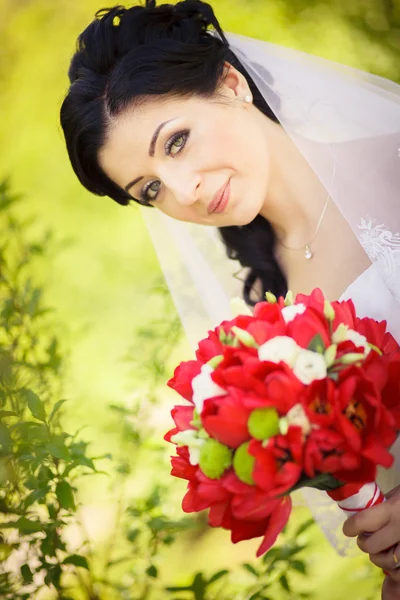 Portrait of a bride in the park — Stock Photo, Image