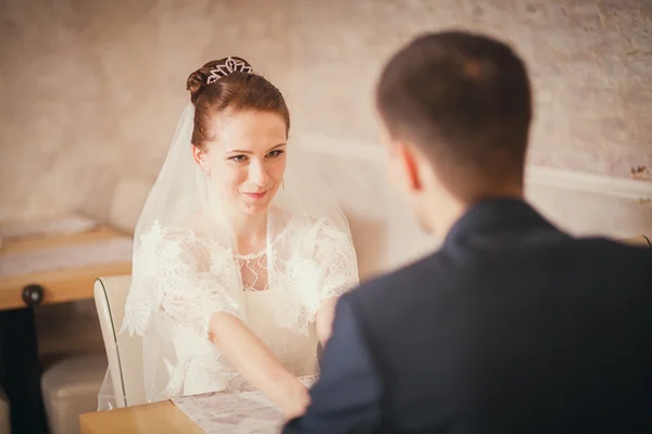 Sposa e sposo tavolo — Foto Stock