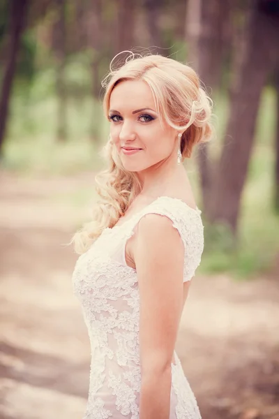 Beautiful blonde bride — Stock Photo, Image