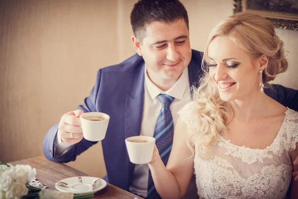 Groom, bride drink tea — Stock Photo, Image