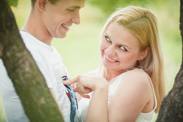 Girl flirts with a guy — Stock Photo, Image