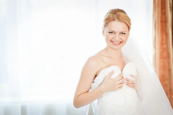 The bride wears a dress — Stock Photo, Image