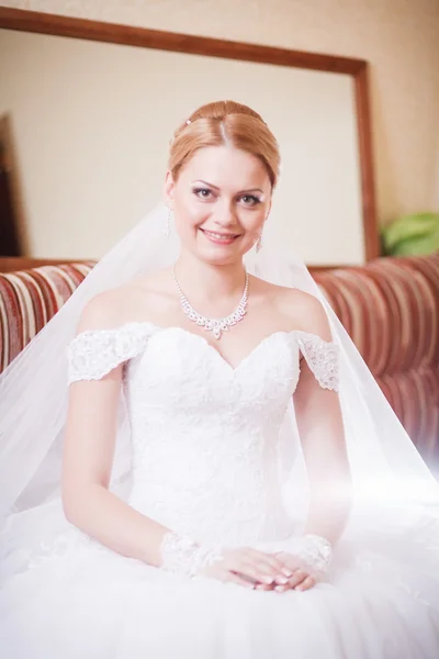 Bride sitting — Stock Photo, Image