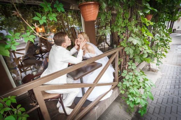 Sposa sulla terrazza — Foto Stock