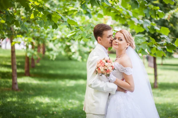 Embrace Honeymoon — Stock Photo, Image