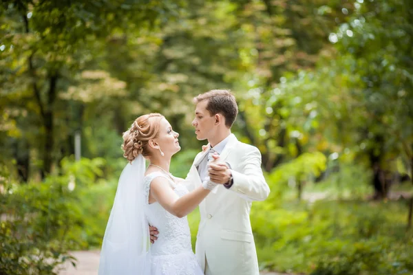 Hochzeitstanz-Park — Stockfoto