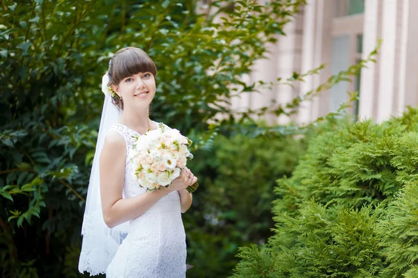 Beautiful bride green — Stock Photo, Image