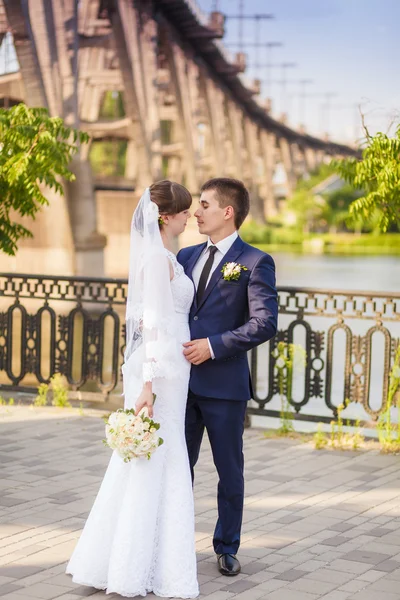 Ponte sposa sposo — Foto Stock