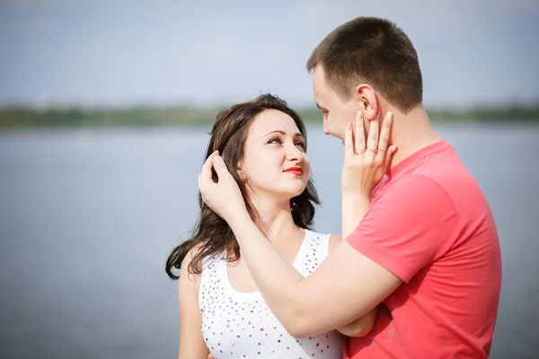 Hugs, couple, red — Stock Photo, Image