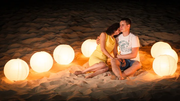 Spiaggia, romanticismo, luce, coppia — Foto Stock