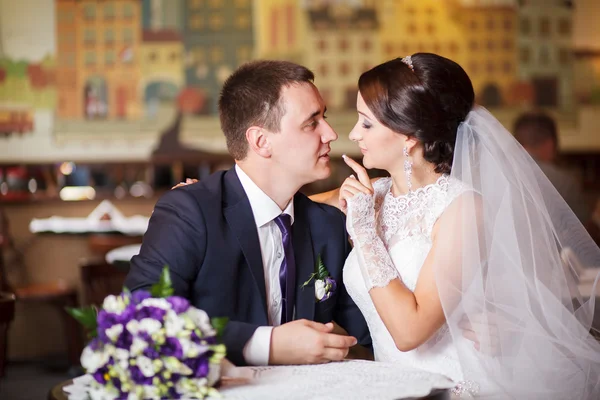 Groom, bride, cafes — Stock Photo, Image