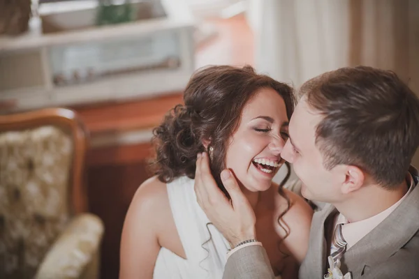 Laughing bride — Stock Photo, Image