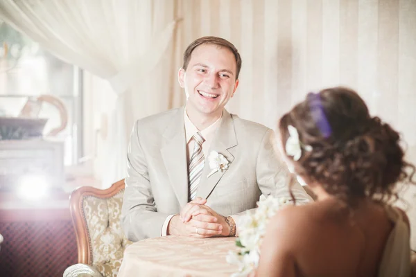 The groom, smile — Stock Photo, Image