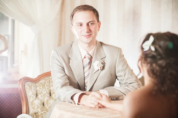 Groom holding the bride's hand — Stock Photo, Image