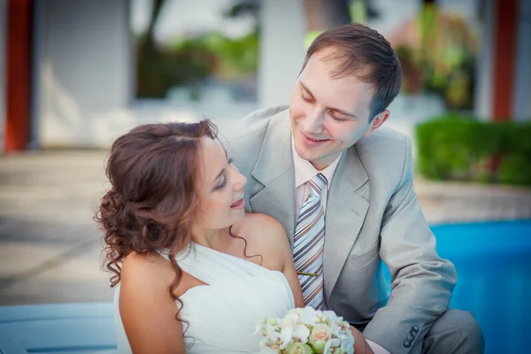 Wedding embrace — Stock Photo, Image