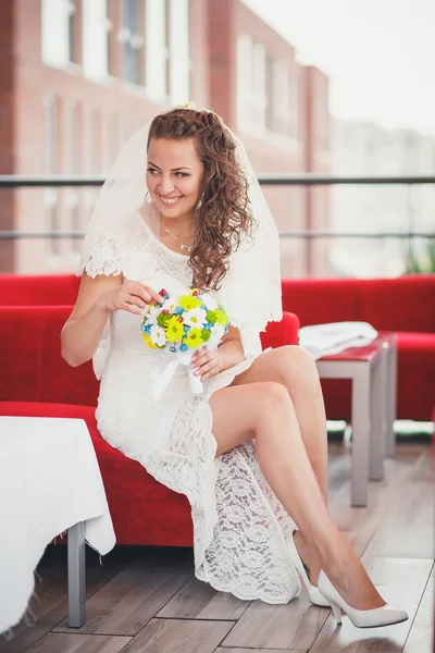 花嫁の赤いソファ — ストック写真