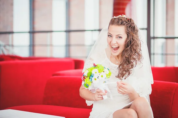 Bride red sofa — Stock Photo, Image