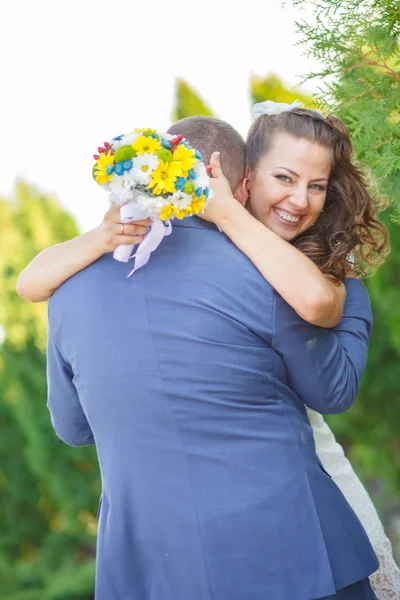 Bride groom hugging — Stock Photo, Image