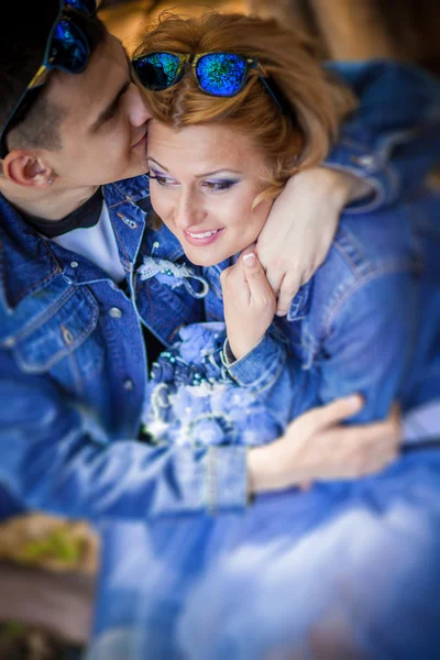 Pareja en jeans fotos de stock, imágenes de Pareja en jeans sin royalties | Depositphotos Pareja en jeans fotos de stock, imágenes de Pareja en jeans sin royalties | Depositphotos