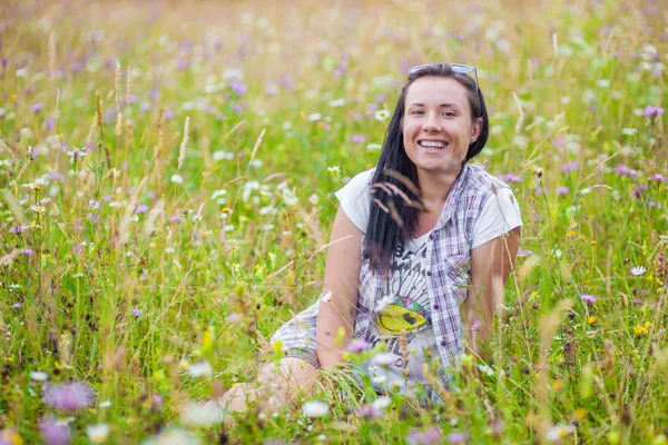 Woman in flower wild — Stock Photo, Image