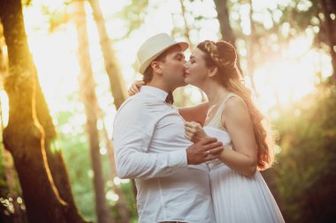 Gelin ve damat eğleniyor