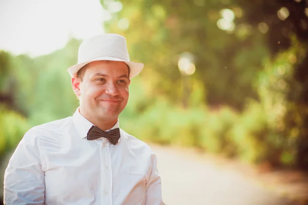 Bride and groom having fun — Stock Photo, Image