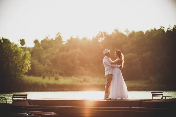 Novia y novio inusual —  Fotos de Stock