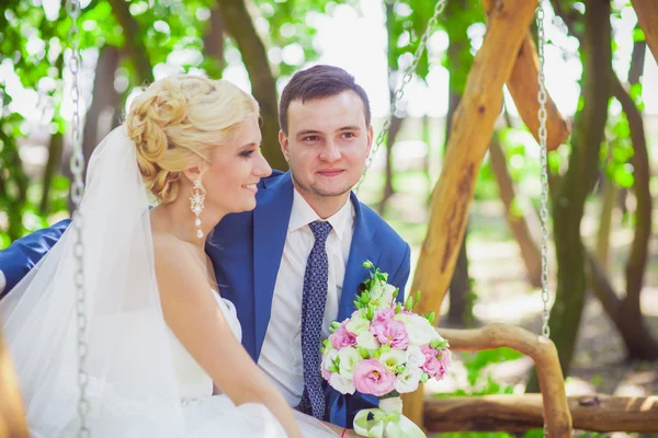 Young beautiful wedding couple in the park — Stock Photo, Image