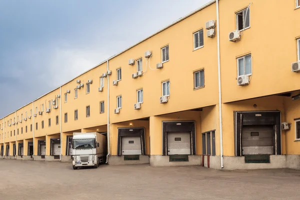 Truck warehouse — Stock Photo, Image