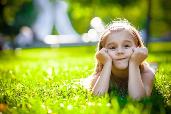 Hübsches kleines Mädchen — Stockfoto