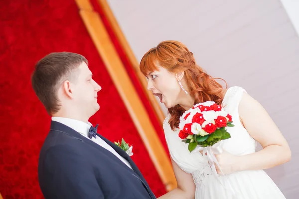 Funny bride and groom — Stock Photo, Image