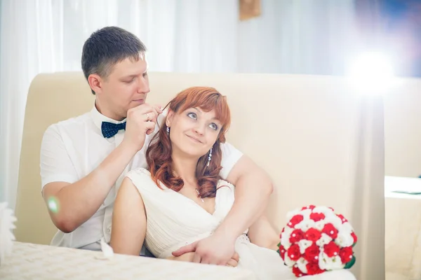 Funny bride and groom — Stock Photo, Image