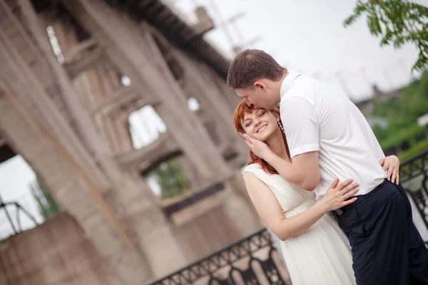 Funny bride and groom — Stock Photo, Image