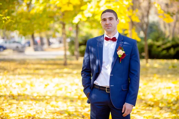 Groom in a red bow tie — Stock Photo, Image
