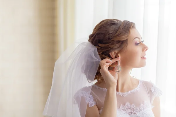 Portrait of bride and groom — Stock Photo, Image