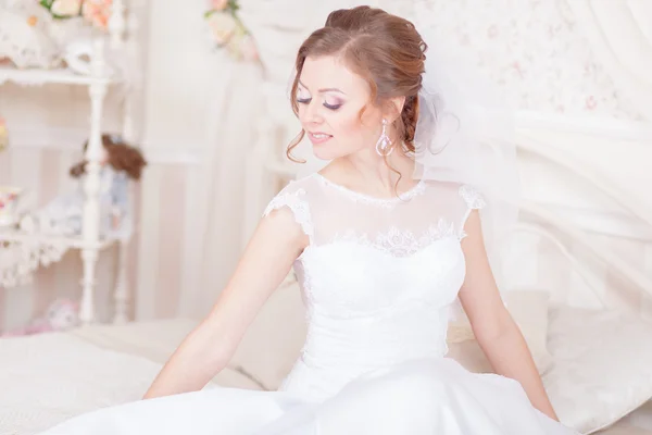 Portrait of bride and groom — Stock Photo, Image