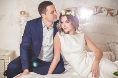 Beyaz gelin yatak damat