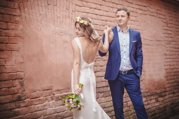 Abraço parede de casamento — Fotografia de Stock