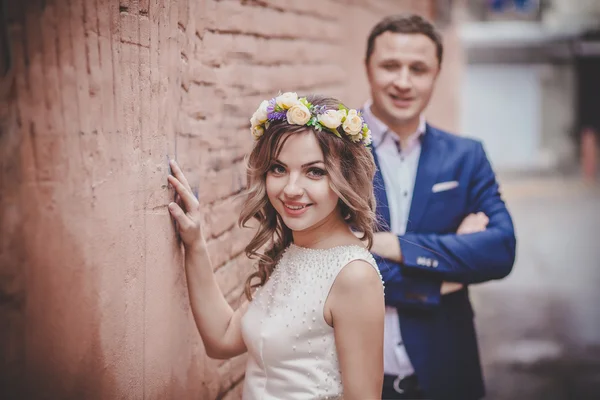 Abraço parede de casamento — Fotografia de Stock