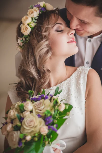 Lächeln küssen Braut Lippen — Stockfoto