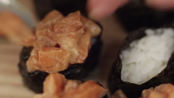 Gunkan Maki Roll — Stockvideo