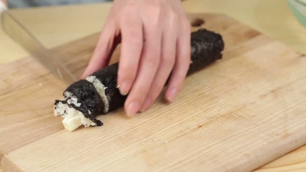 Sushi-Rollmesser — Stockvideo